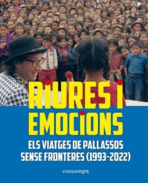 Riures i emocions : Els viatges de Pallassos Sense Fronteres (1993-2022) | 9788419590909 | AA.DD.